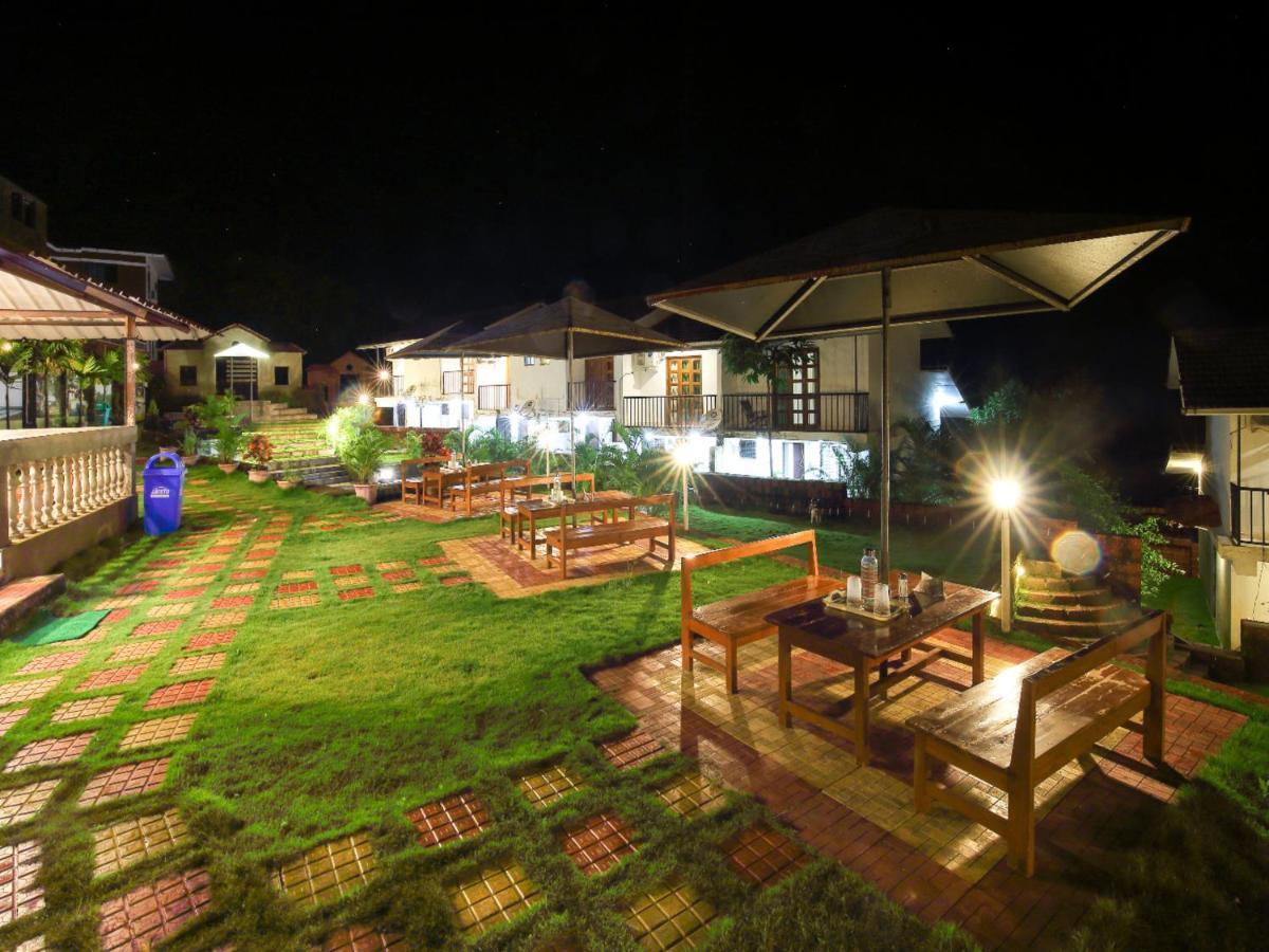 Wada Chirebandi Hotel Gimvi Kültér fotó