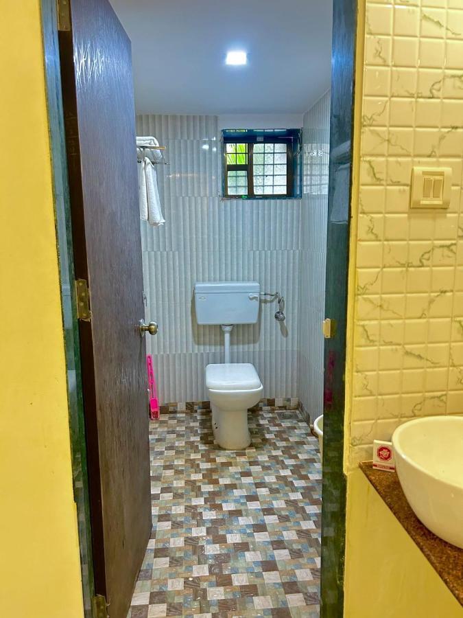 Wada Chirebandi Hotel Gimvi Kültér fotó