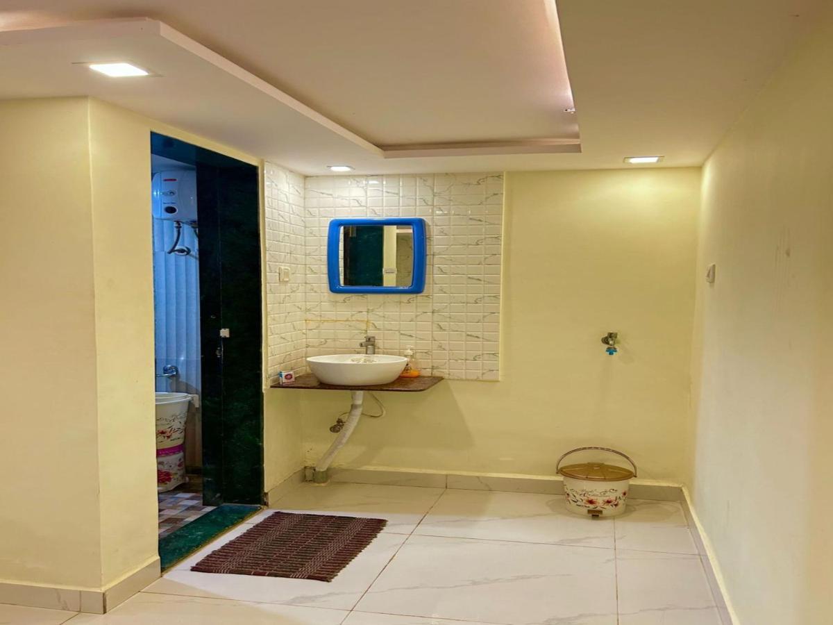 Wada Chirebandi Hotel Gimvi Kültér fotó
