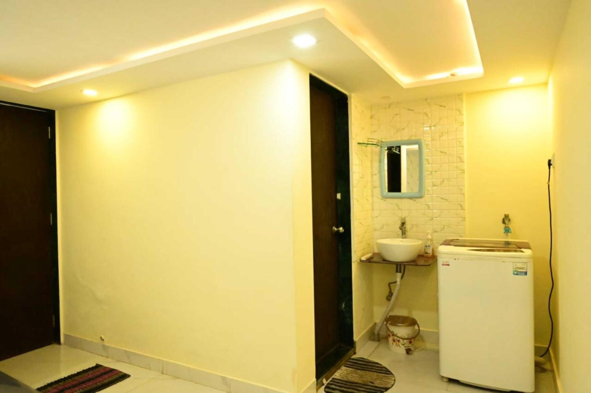 Wada Chirebandi Hotel Gimvi Kültér fotó