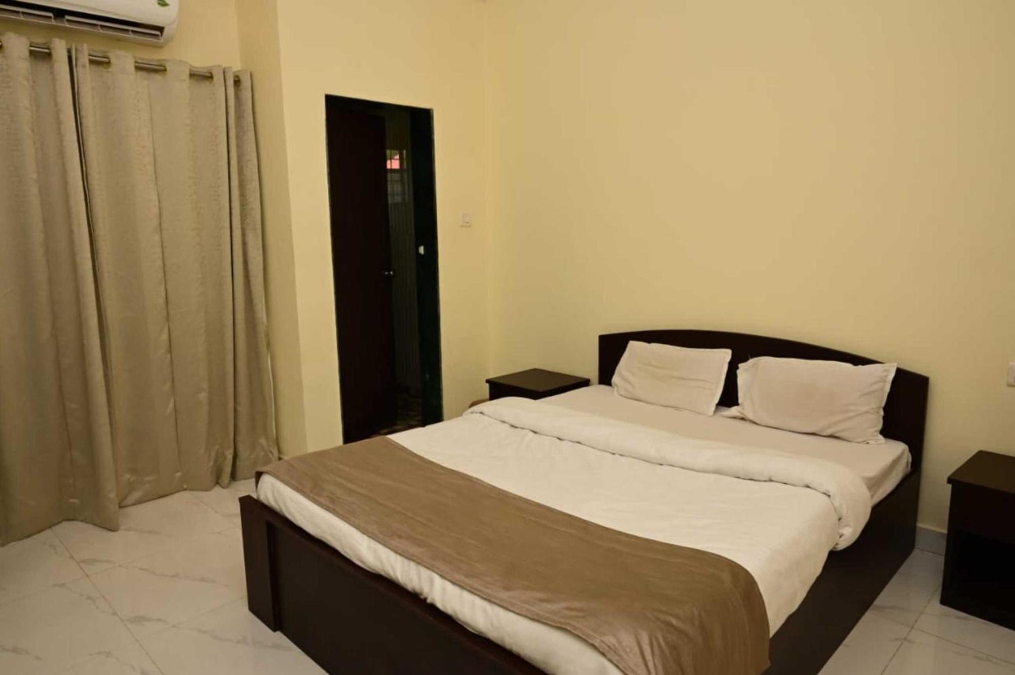 Wada Chirebandi Hotel Gimvi Kültér fotó