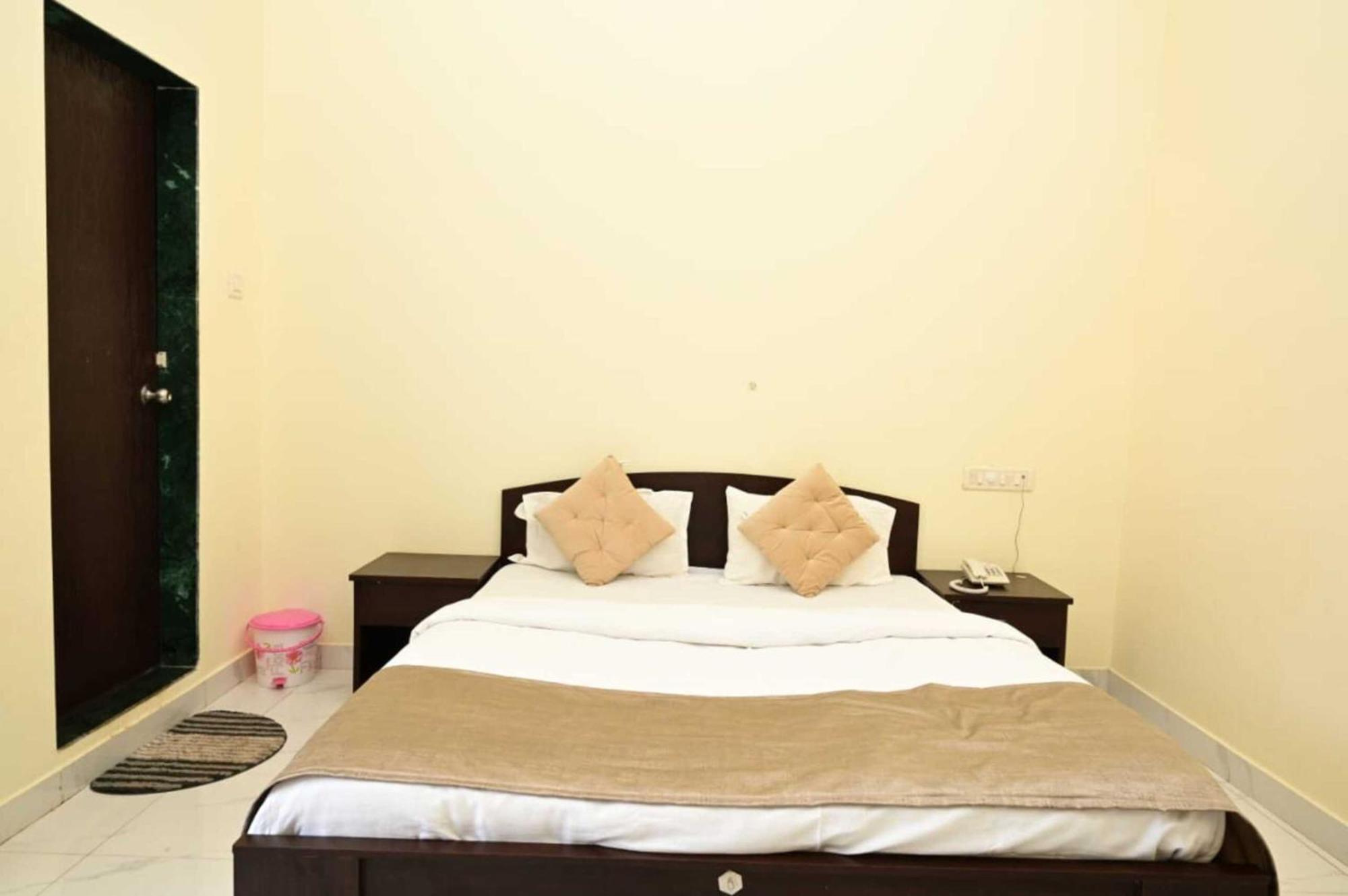 Wada Chirebandi Hotel Gimvi Kültér fotó