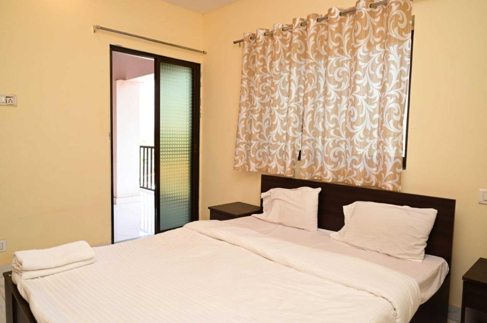 Wada Chirebandi Hotel Gimvi Kültér fotó