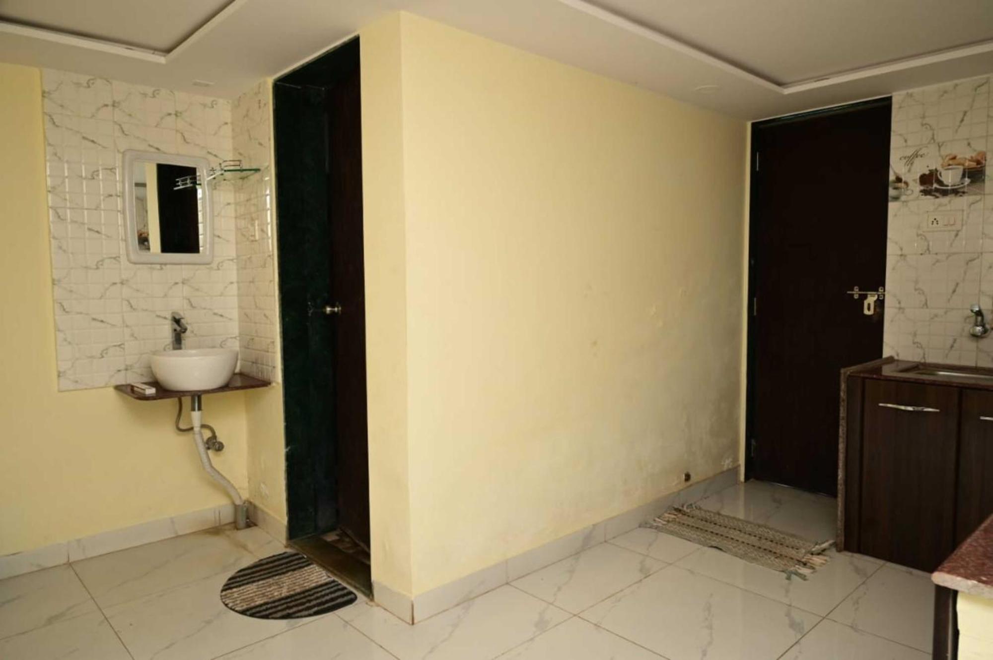 Wada Chirebandi Hotel Gimvi Kültér fotó